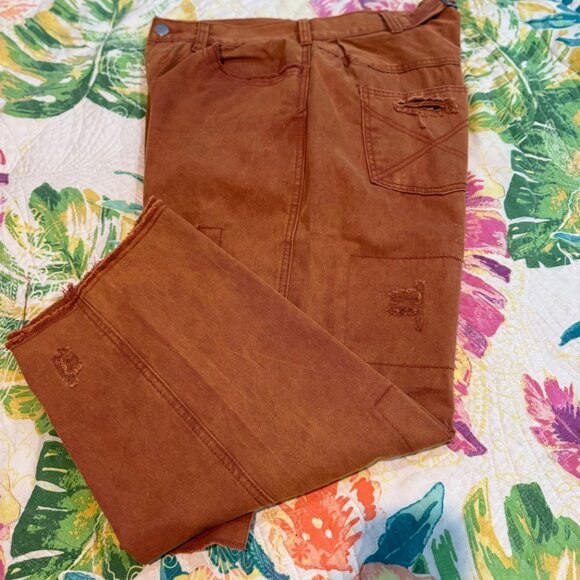 POL Distressed Cropped Pants in Rust - Picture 8 of 10